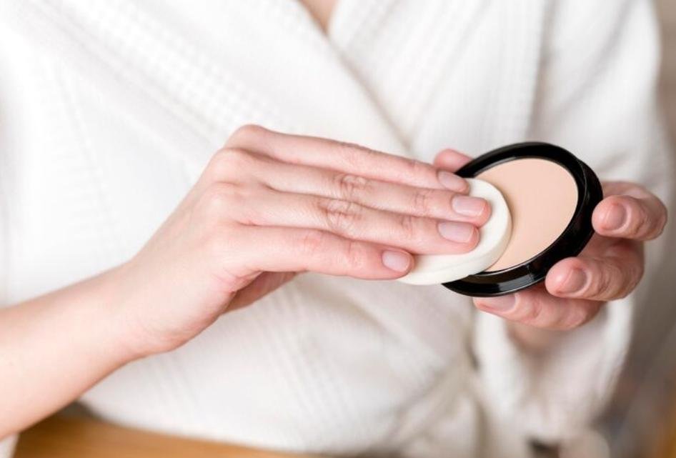 Rekomendasi Bedak Tahan Keringat untuk Makeup Awet Seharian, Cocok Dipakai di Cuaca Panas