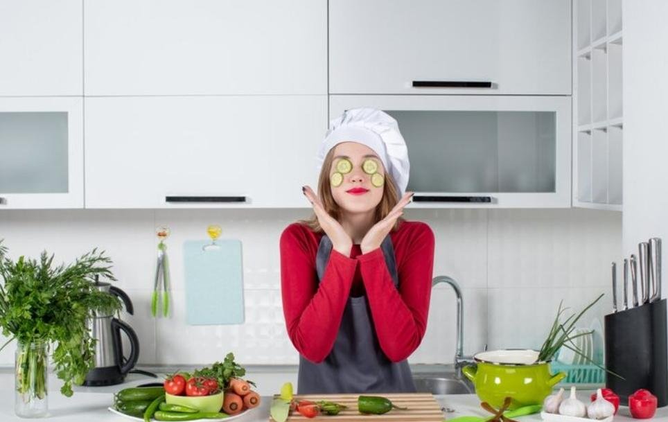 6 Bahan Dapur untuk Mencerahkan Wajah Alami, Kulit Tampak Cerah dan Sehat
