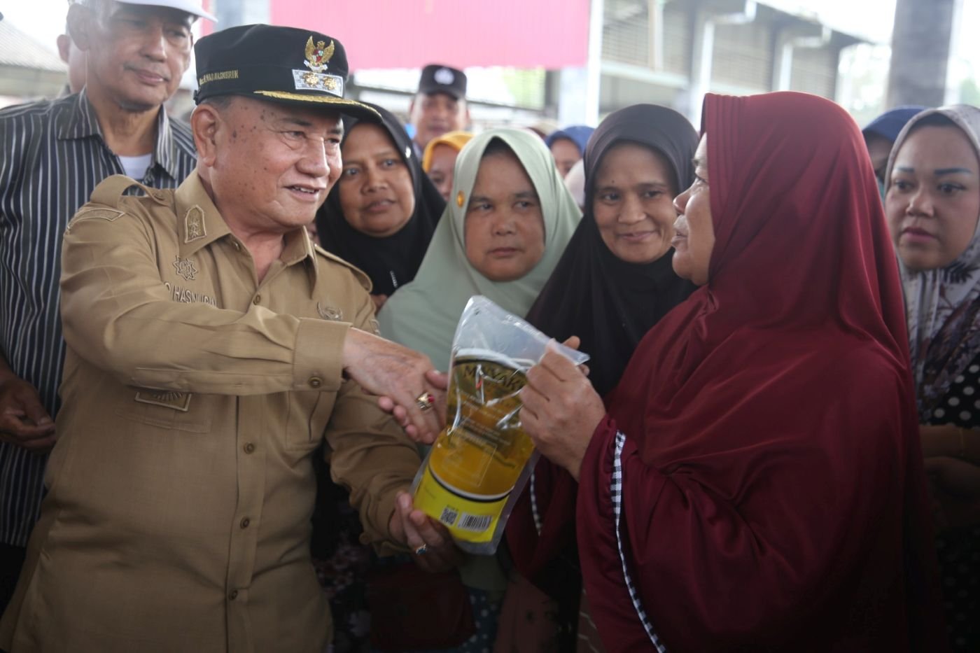 Operasi Pasar Murah Minyakita Diserbu Warga, Pemkab Lambar Siapkan 6.000 Liter Minyak Goreng