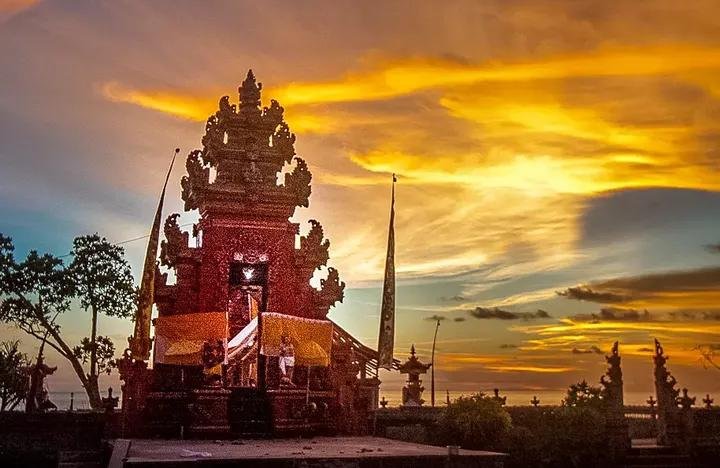 Pantai Melasti, Nuansa Bali yang Tersembunyi di Pesisir Barat Lampung