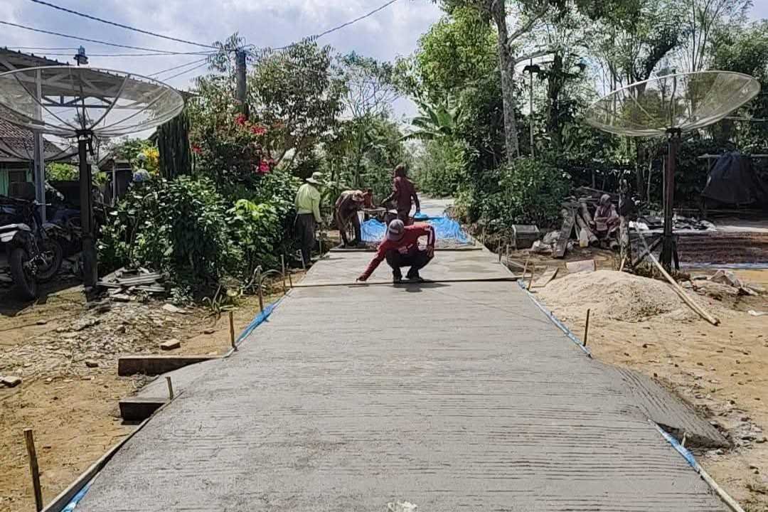 Jalan Rabat Beton di Talang Siring Pekon Karangagung Mulai Dibangun