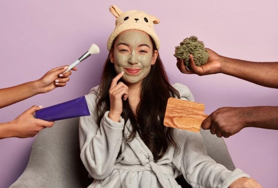 5 Masker Alami untuk Wajah Cerah Berseri, Mudah Dipakai di Rumah