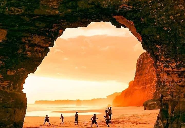 Menjelajahi Surga Wisata NTT, Dari Danau Tiga Warna hingga Pantai Eksotis
