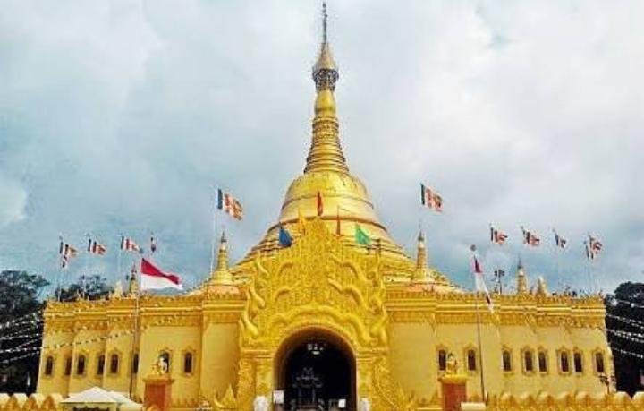 Pesona Pagoda Emas di Tanah Karo