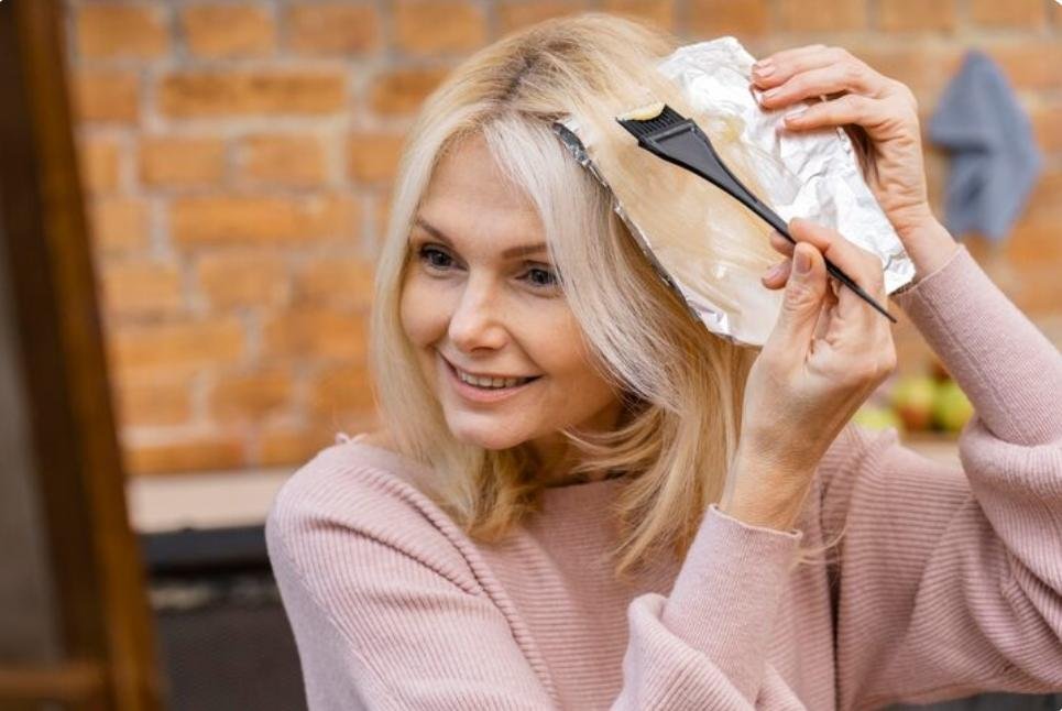 Cara Mewarnai Rambut Sendiri dengan Miranda agar Hasil Cerah dan Tahan Lama