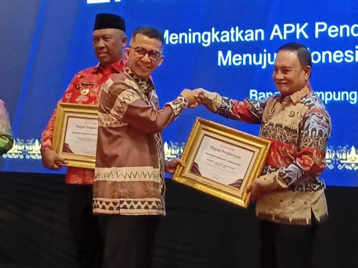 Lampung Barat Raih Education Award 2026 Berkat Program Satu Pekon Satu Sarjana