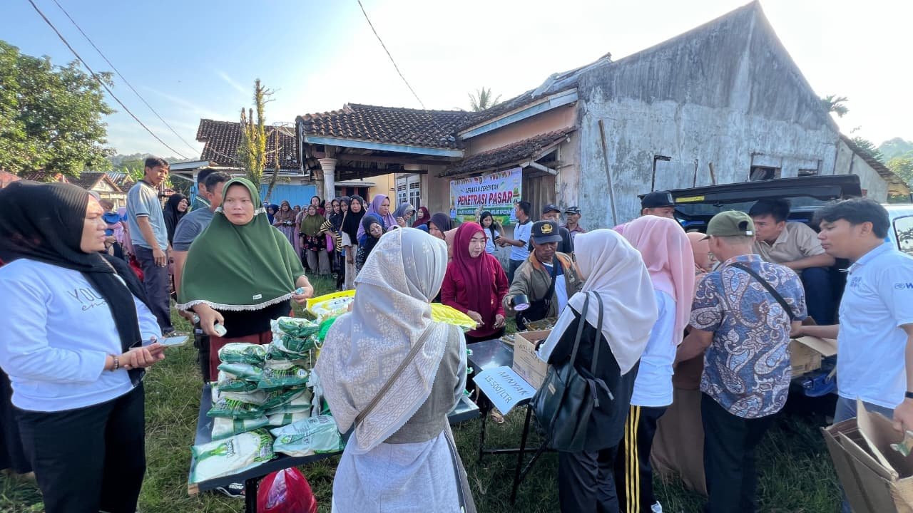 Diserbu Warga, Minyakita dan Beras SPHP Ludes Sejam di Pasar Kerbang Langgar