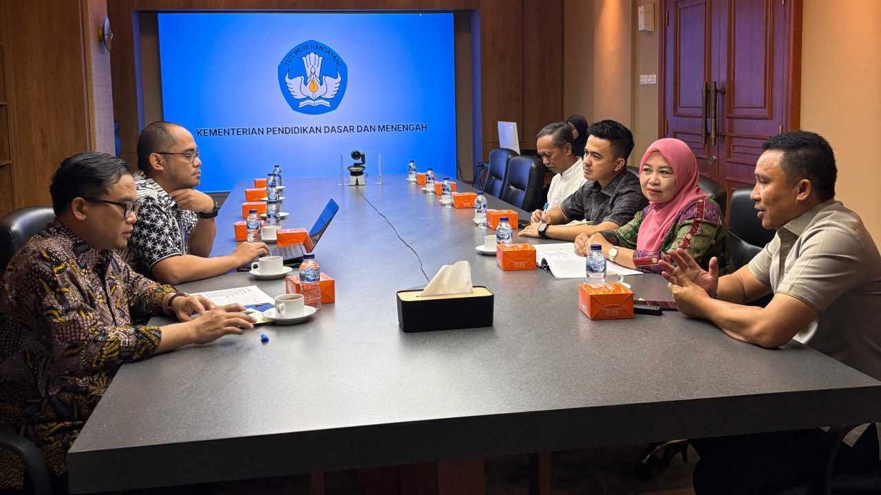 Parosil Jemput Bola ke Jakarta Perjuangkan Revitalisasi Sekolah Lampung Barat