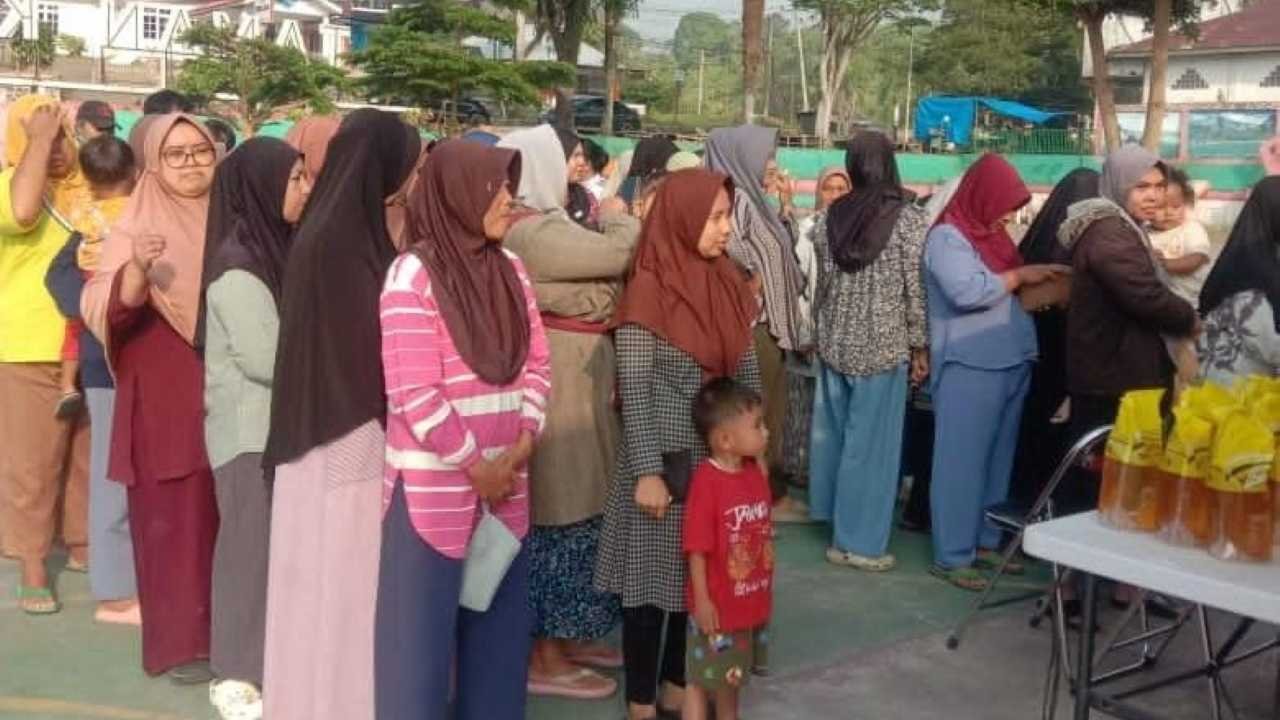 Antusias! Warga Lampung Barat Serbu Penetrasi Pasar, MinyaKita dan Beras SPHP Ludes