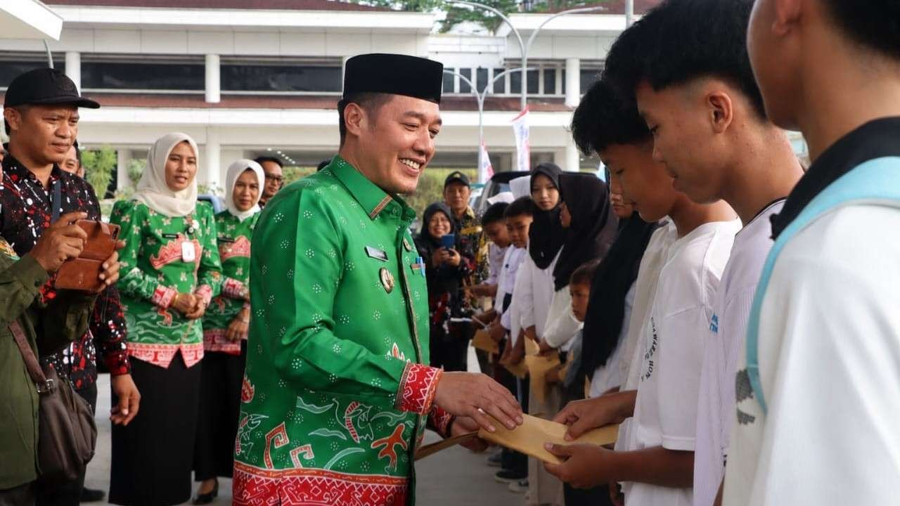 Bupati Dedi Irawan Lepas 15 Siswa Sekolah Rakyat, Pendidikan Jadi Kunci Putus Rantai Kemiskinan
