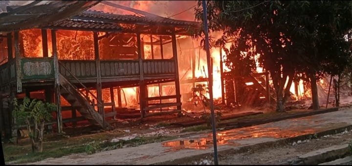 Dua Rumah Panggung di Pesisir Barat Ludes Terbakar, Kerugian Ditaksir Rp400 Juta