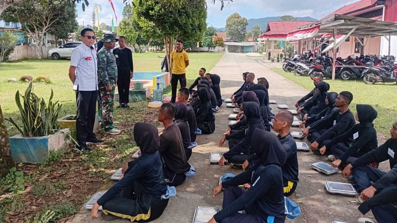 Jelang HUT RI ke-81, Puluhan Paskibra Sekincau Jalani Latihan Intensif