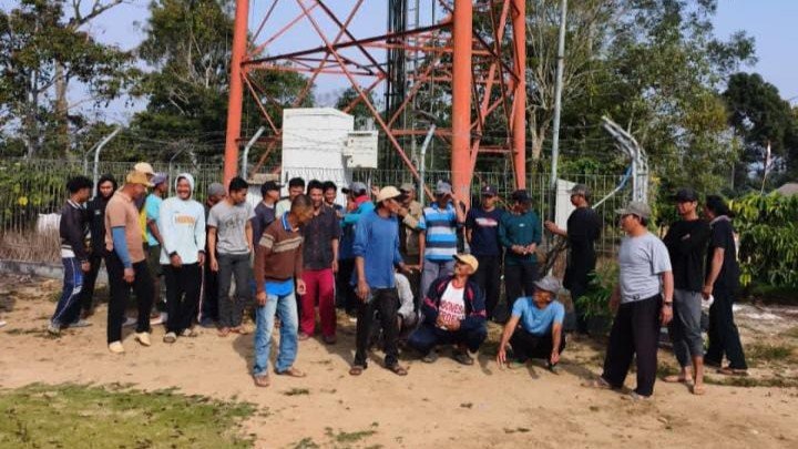 Warga Tigajaya Segel Tiga KWH BTS, Keluhkan Listrik Tidak Stabil