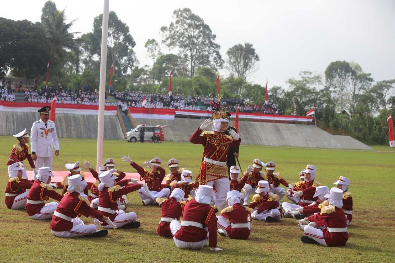 Ratusan Pelajar Lampung Barat Meriahkan HUT RI ke-81 dengan Atraksi Memukau