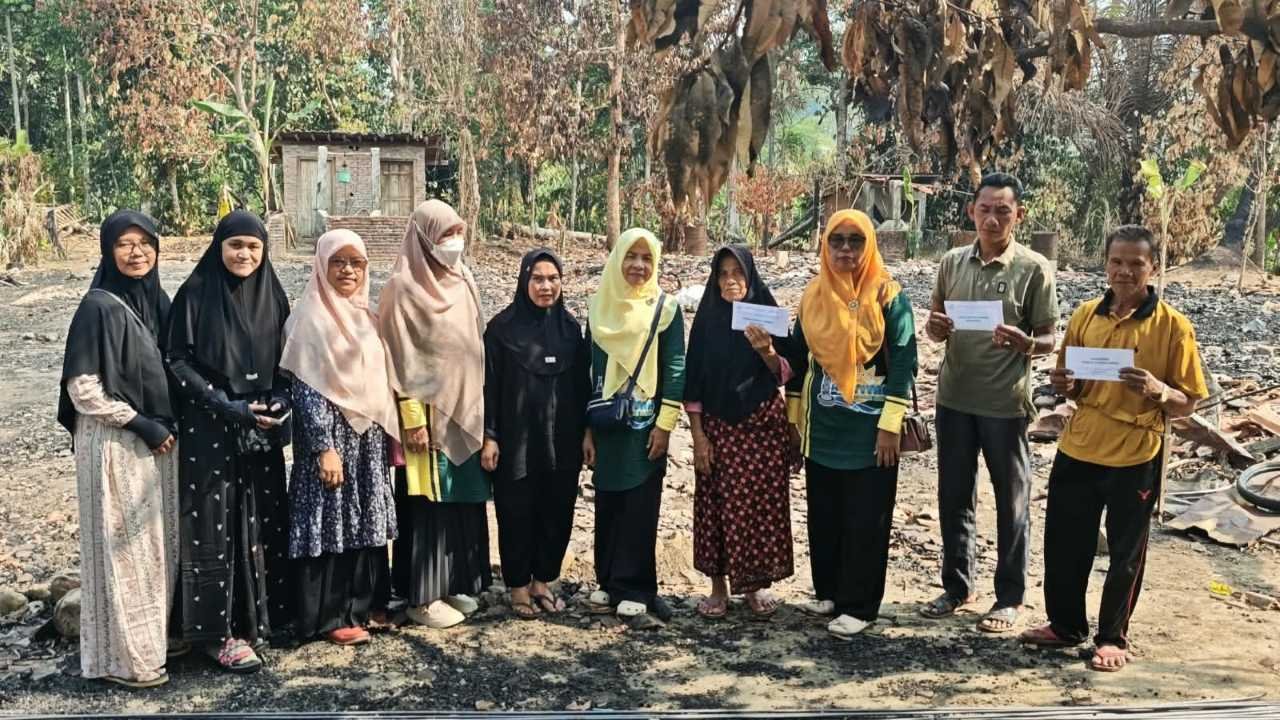 Aisyiyah Pesbar Salurkan Donasi Rp10 Juta untuk Korban Kebakaran Pekon Suka Marga