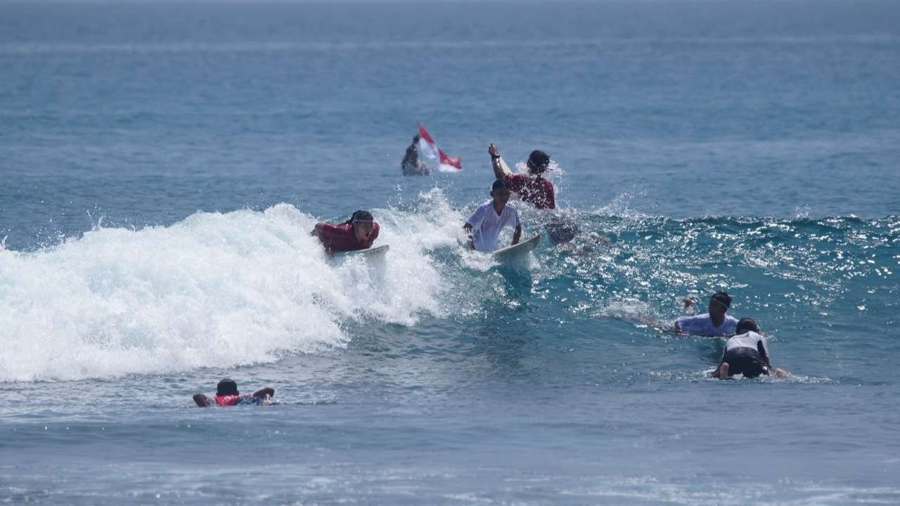 Surfing Series Challenge 2026 Digelar di Pesbar, Talenta Lokal Didorong Tembus Kancah Internasional