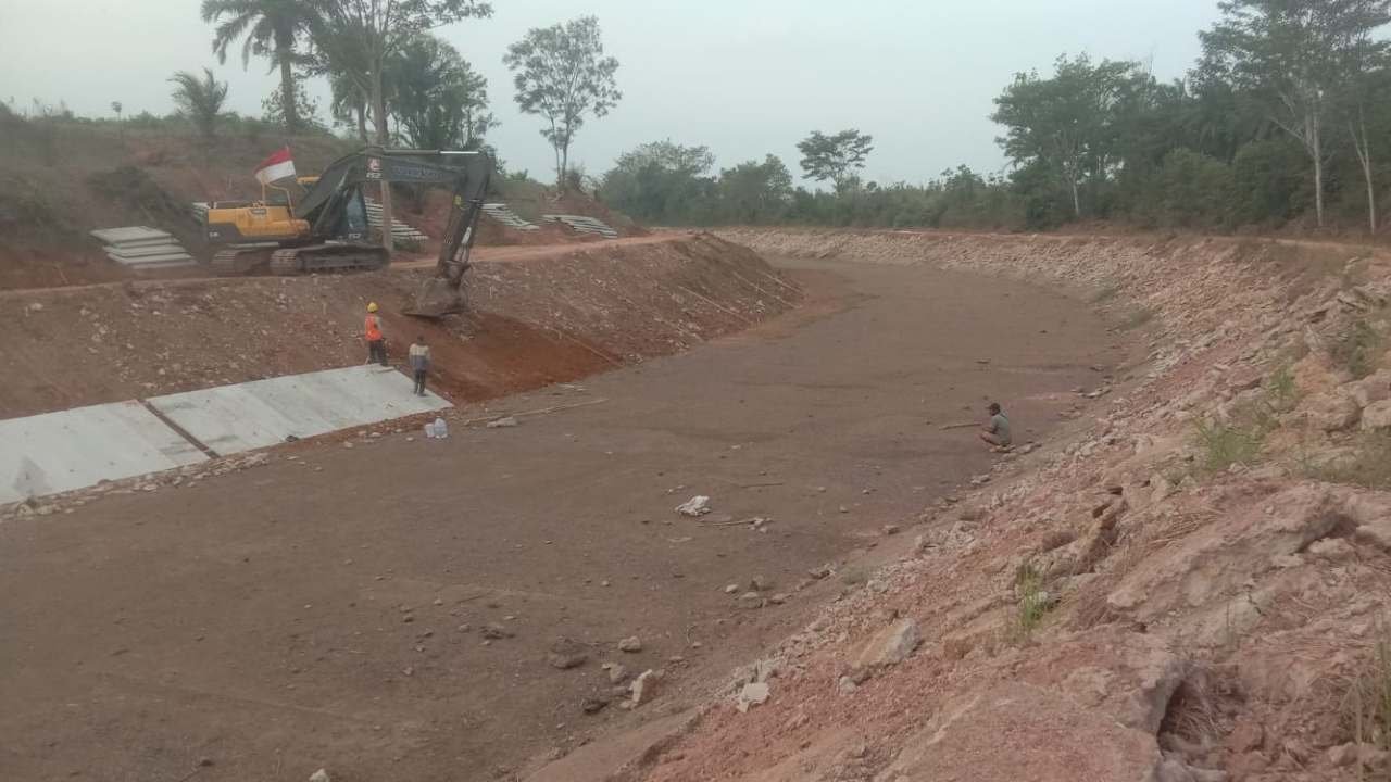 Rehabilitasi Irigasi Way Rarem Diduga Asal Bongkar, Petani Terancam Gagal Panen