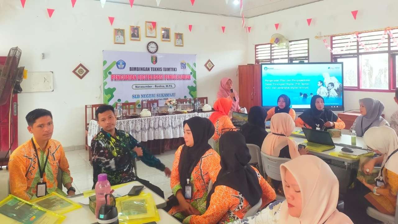 Tingkatkan Kompetensi Digital, 15 Guru SLB Negeri Sukamaju Ikuti Bimtek Pembelajaran