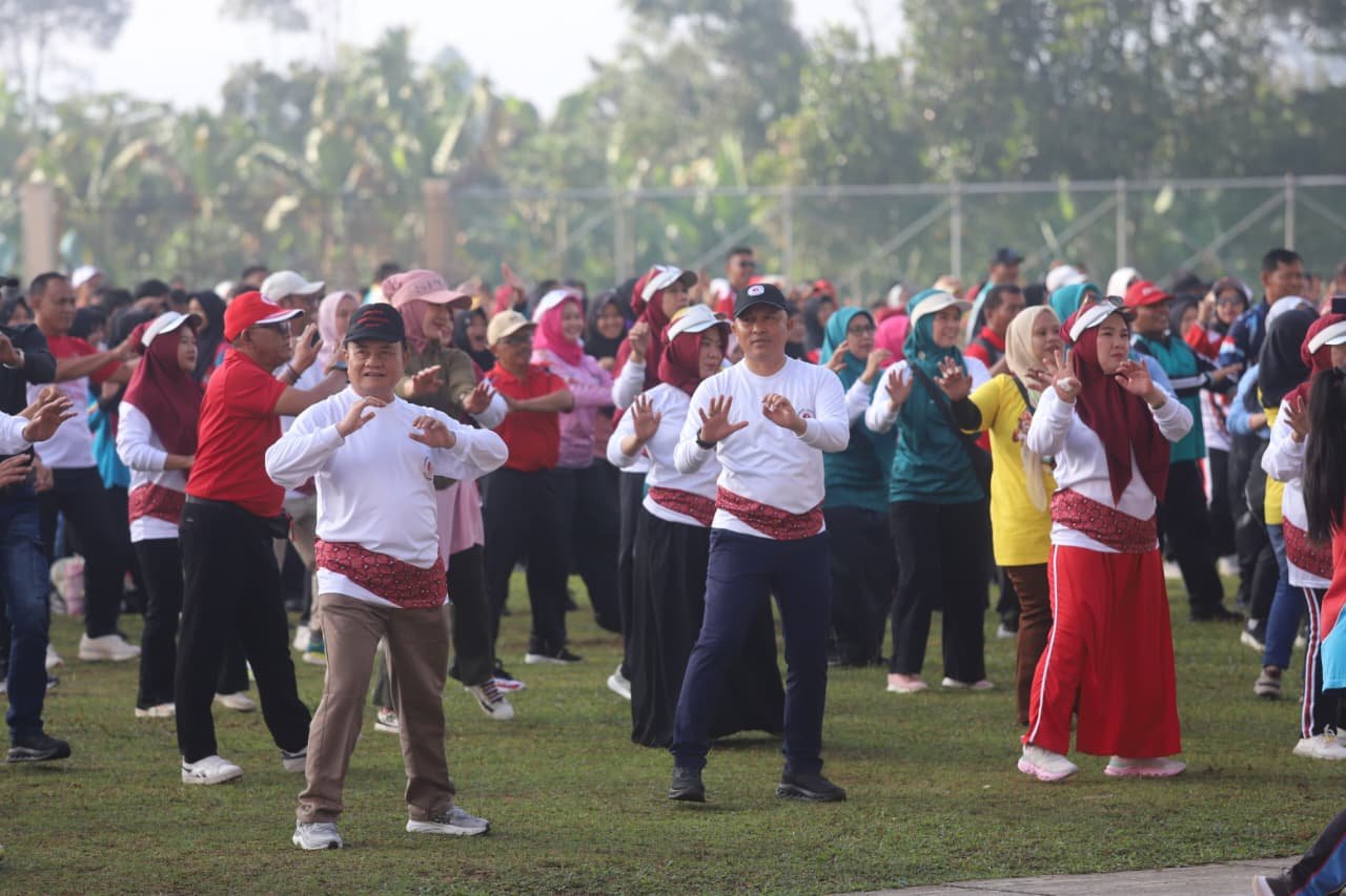 Ikut Senam HUT Ke-35 Lampung Barat, Warga Padang Dalom Kaget Dapat Hadiah Umrah Gratis