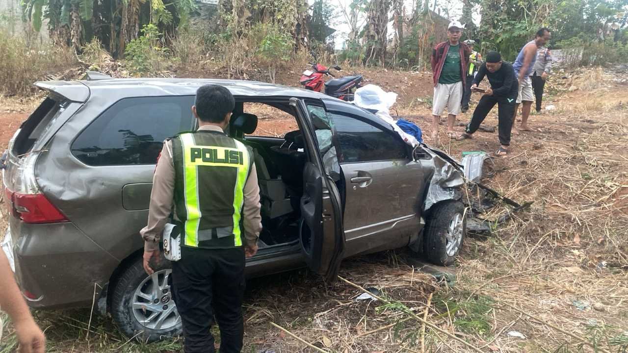 Toyota Avanza Masuk Rawa di Kotabumi, Polisi Temukan Tas Diduga Narkotika