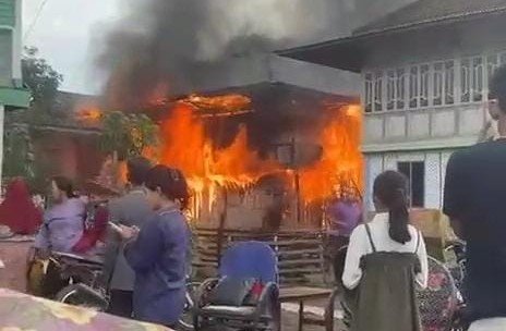 Rumah Warga Hujung Belalau Terbakar, Damkar Dikerahkan ke Lokasi