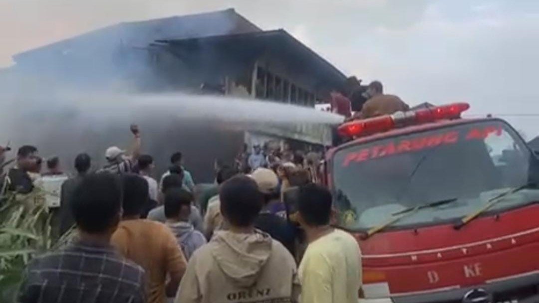 Api Padam, Satu Rumah di Pekon Hujung Ludes Terbakar, Dua Lainnya Terdampak