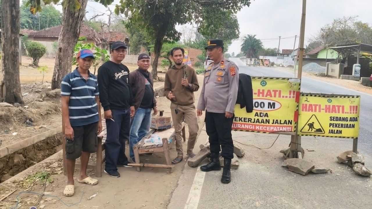 Perbaikan Jalinsum Berlangsung, Polsek Abung Selatan Pastikan Tidak Ada Pungli