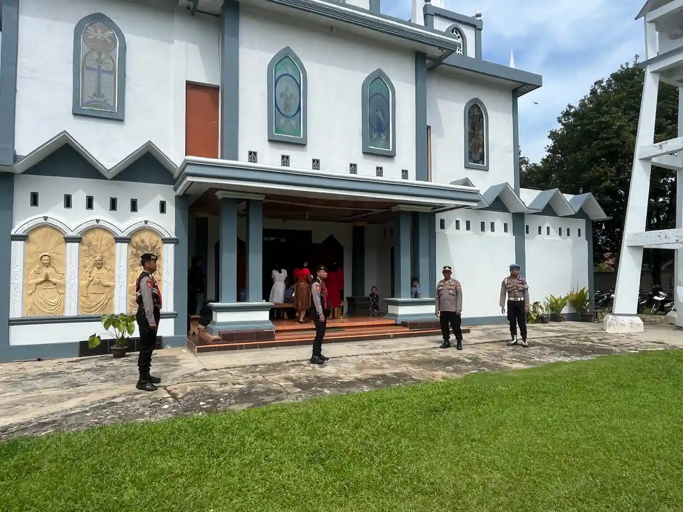 TNI-Polri Siaga Amankan Ibadah Kenaikan Yesus Kristus di Lampung Utara