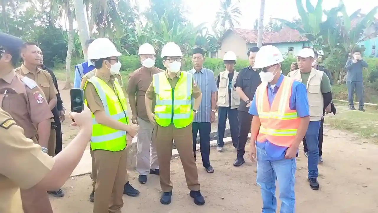 Bupati Lampung Utara Tinjau Proyek Jalan Rp13,7 Miliar Penghubung Tiga Kecamatan