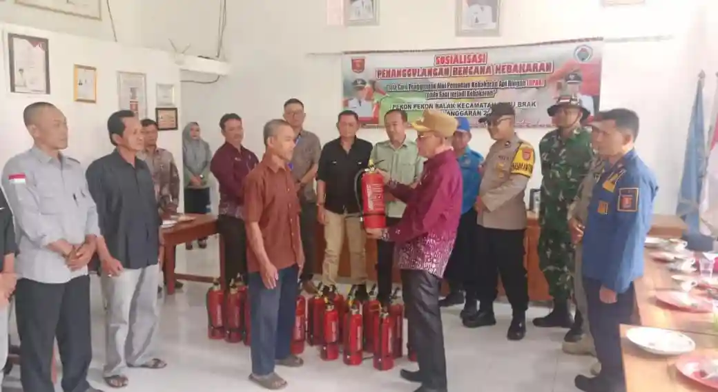 Pekon Balak Bekali Warga APAR dan Latih Penanganan Kebakaran