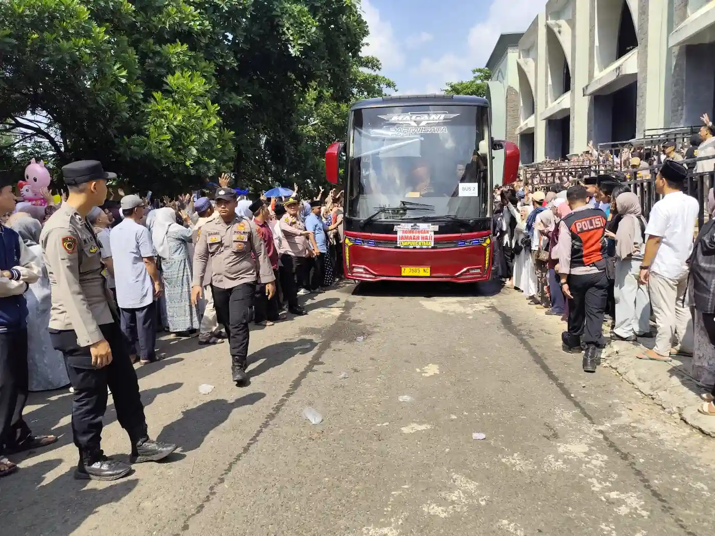 Polres Lampung Utara Amankan Pelepasan 398 Jamaah Haji Kloter JKG 15