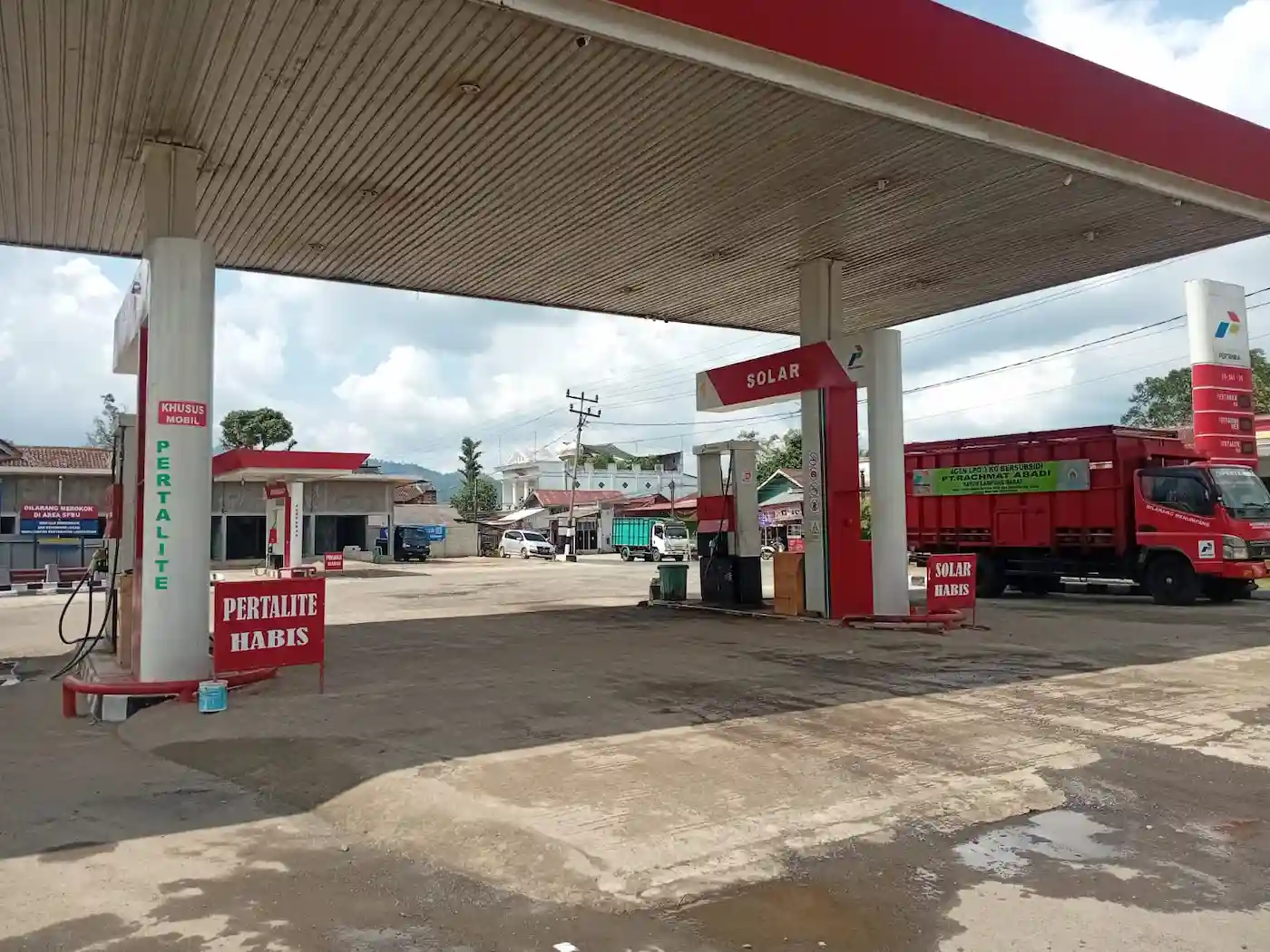 Suplai BBM Subsidi Dihentikan, Warga Waytenong Keluhkan Sulitnya Mendapat Pertalite dan Solar