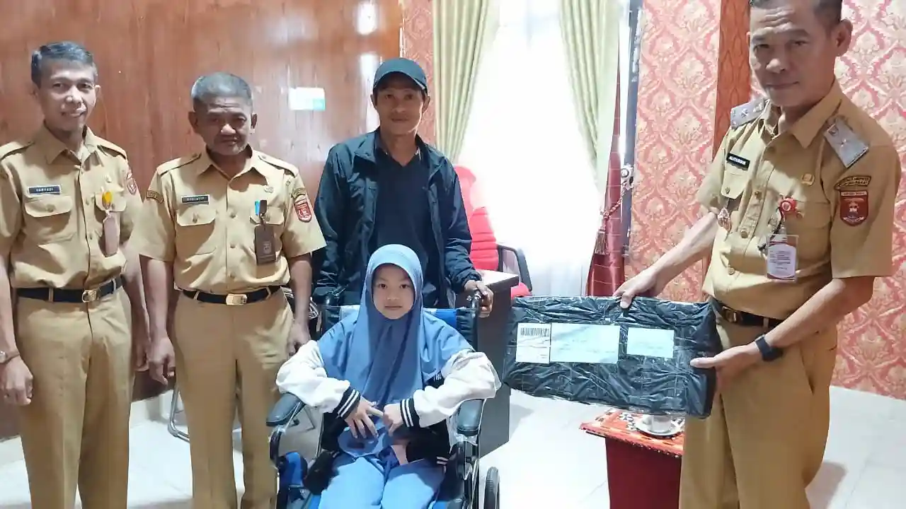 Penyandang Disabilitas di Sukau Terima Bantuan Kaki Palsu dari Kemensos
