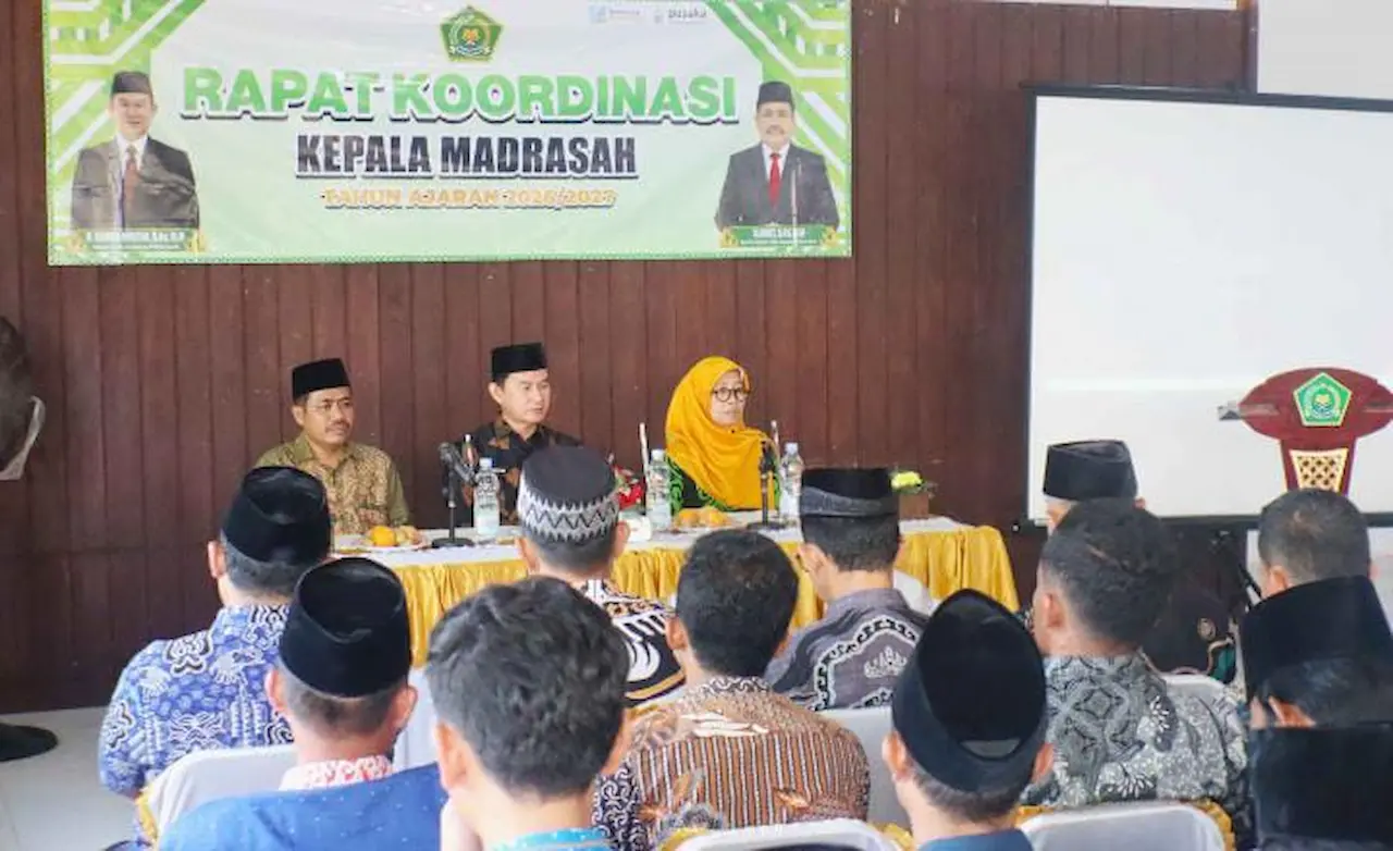 Kemenag Pesbar Ingatkan Madrasah Tertib Administrasi dan Perbarui Data EMIS