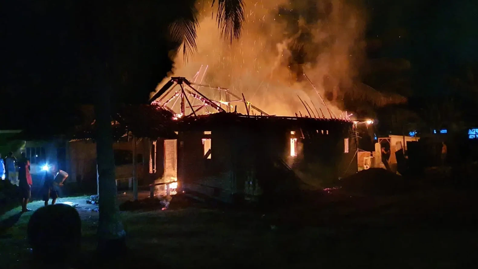 Dua Hari Berturut-turut, Kebakaran Rumah Kembali Terjadi di Pesisir Barat