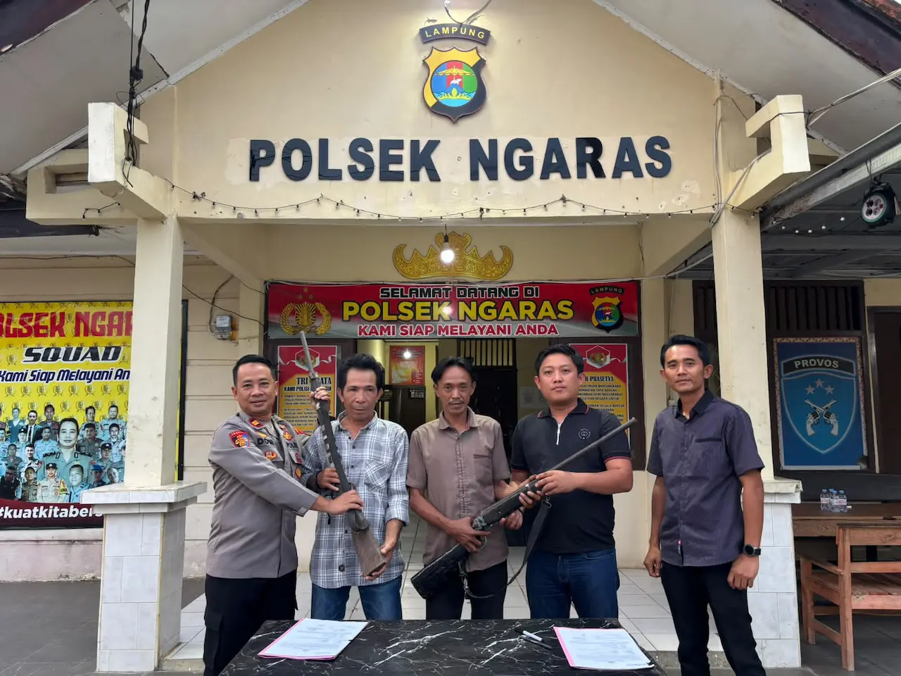 Dua Warga Pesisir Barat Sukarela Serahkan Senpi Rakitan, Polisi Apresiasi Kesadaran Hukum