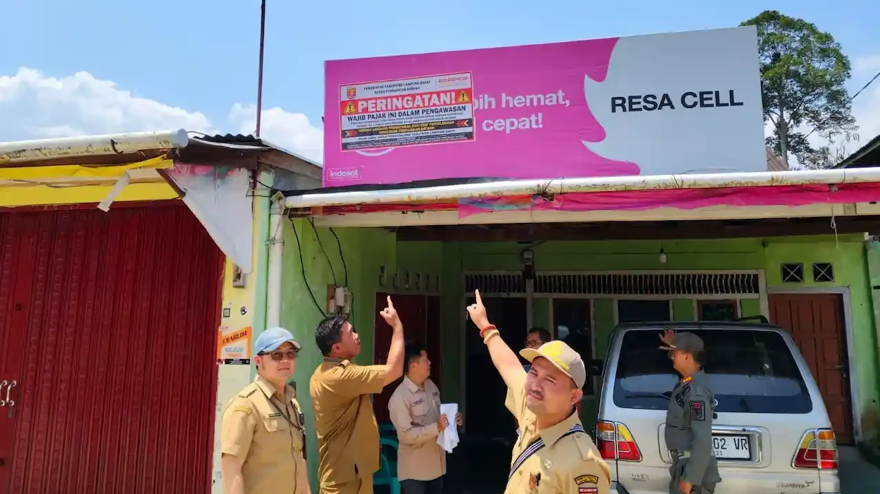 Kejar PAD, Pemkab Lampung Barat Tertibkan Reklame Tak Bayar Pajak dan Kedaluwarsa