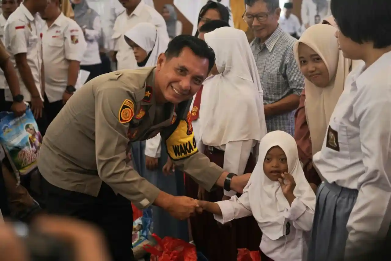 Wakapolres Lampung Utara Terima Penghargaan pada HUT PMI ke-81