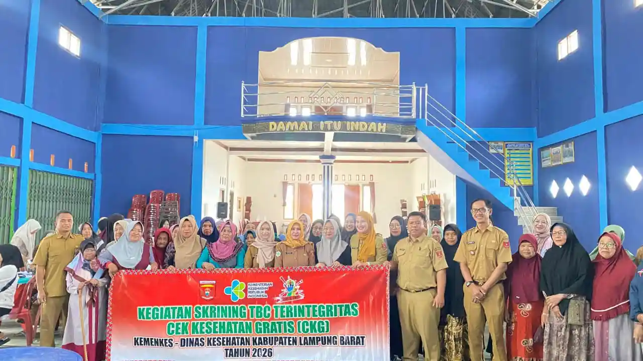 Ratusan Warga Karangagung Ikuti Skrining TBC dan Cek Kesehatan Gratis