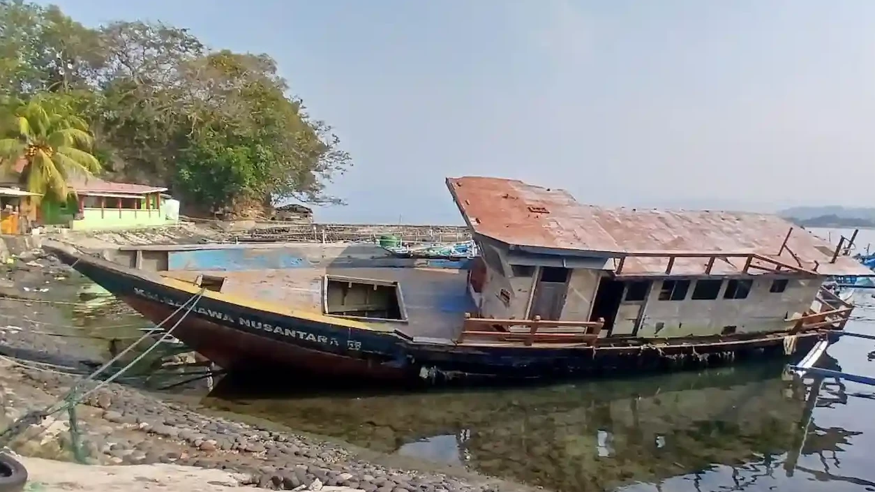 KM Banawa Rusak, Aktivitas Pelabuhan Kuala Stabas Terganggu
