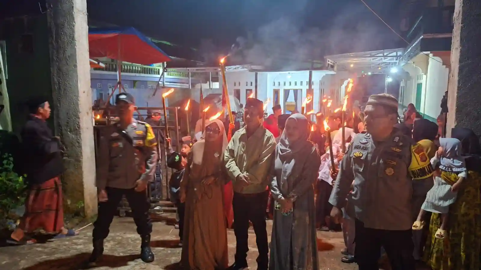 Pawai Obor Meriahkan Tahun Baru Islam di Kebun Tebu, Ratusan Warga Turut Berpartisipasi