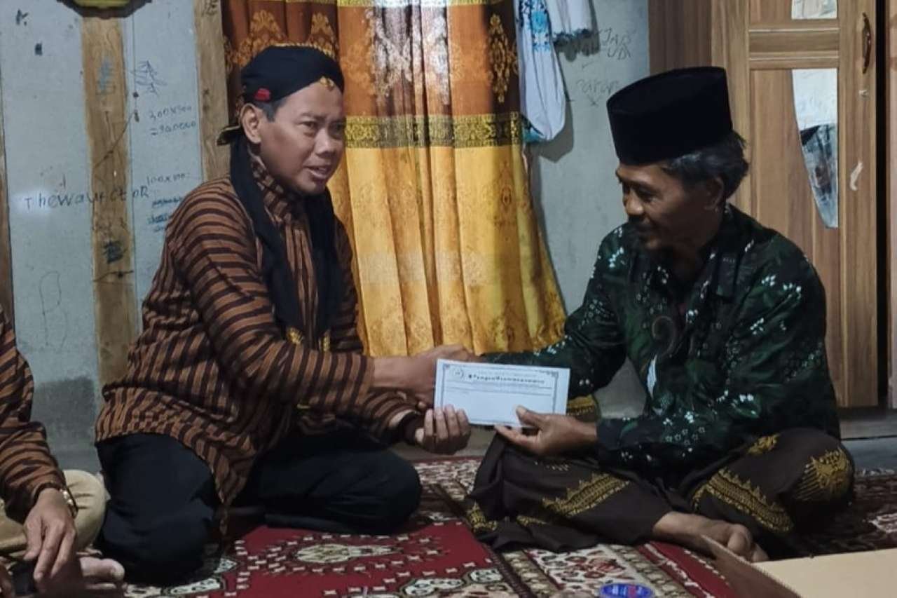 Pujakesuma Lampung Barat Salurkan Donasi untuk Korban Kebakaran TPA Sunan Bonang