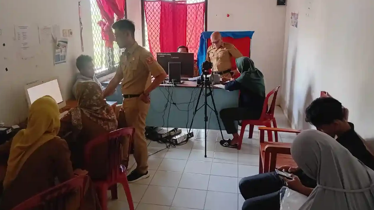 Pemohon KTP Pemula Membludak, Didominasi Warga Usia 17 Tahun