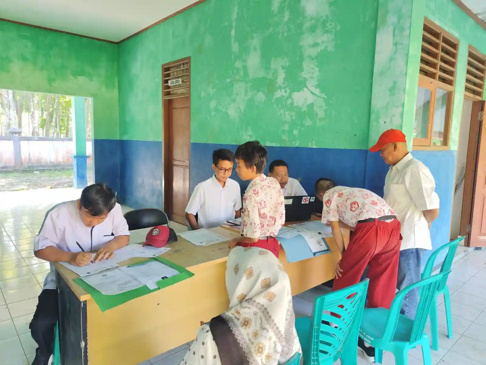 Hari Pertama SPMB, SMPN 3 Krui Langsung Diserbu Pendaftar