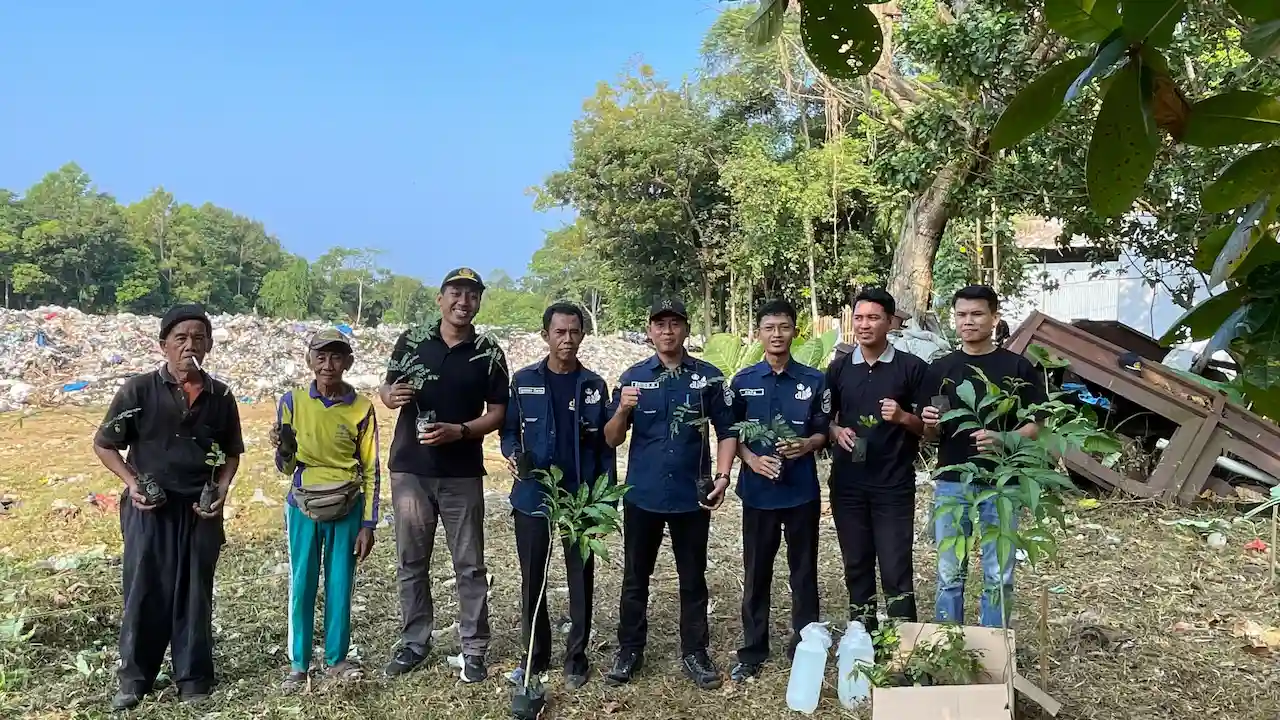 Pesisir Barat Tanam 3.000 Bibit Buah untuk Peringati Hari Lingkungan Hidup Sedunia