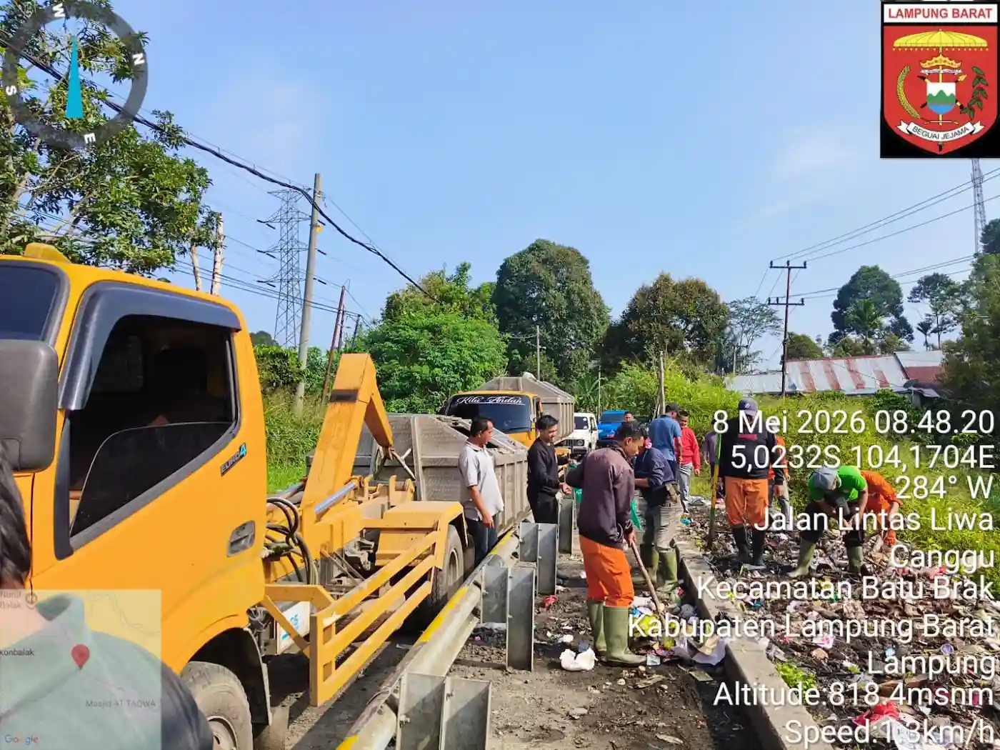 DLH Lampung Barat Bersihkan TPA Liar di Canggu dan Kenali