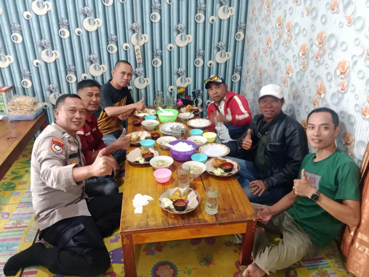 HUT Bhayangkara ke-80, Panit Binmas Polsek Sekincau Traktir Wartawan